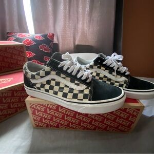 Size 8 men’s Vans White and black checkerboard vans